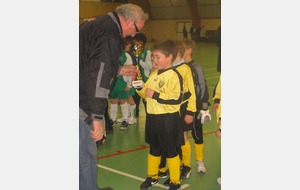 Tournoi Savigne - remise de la coupe U9